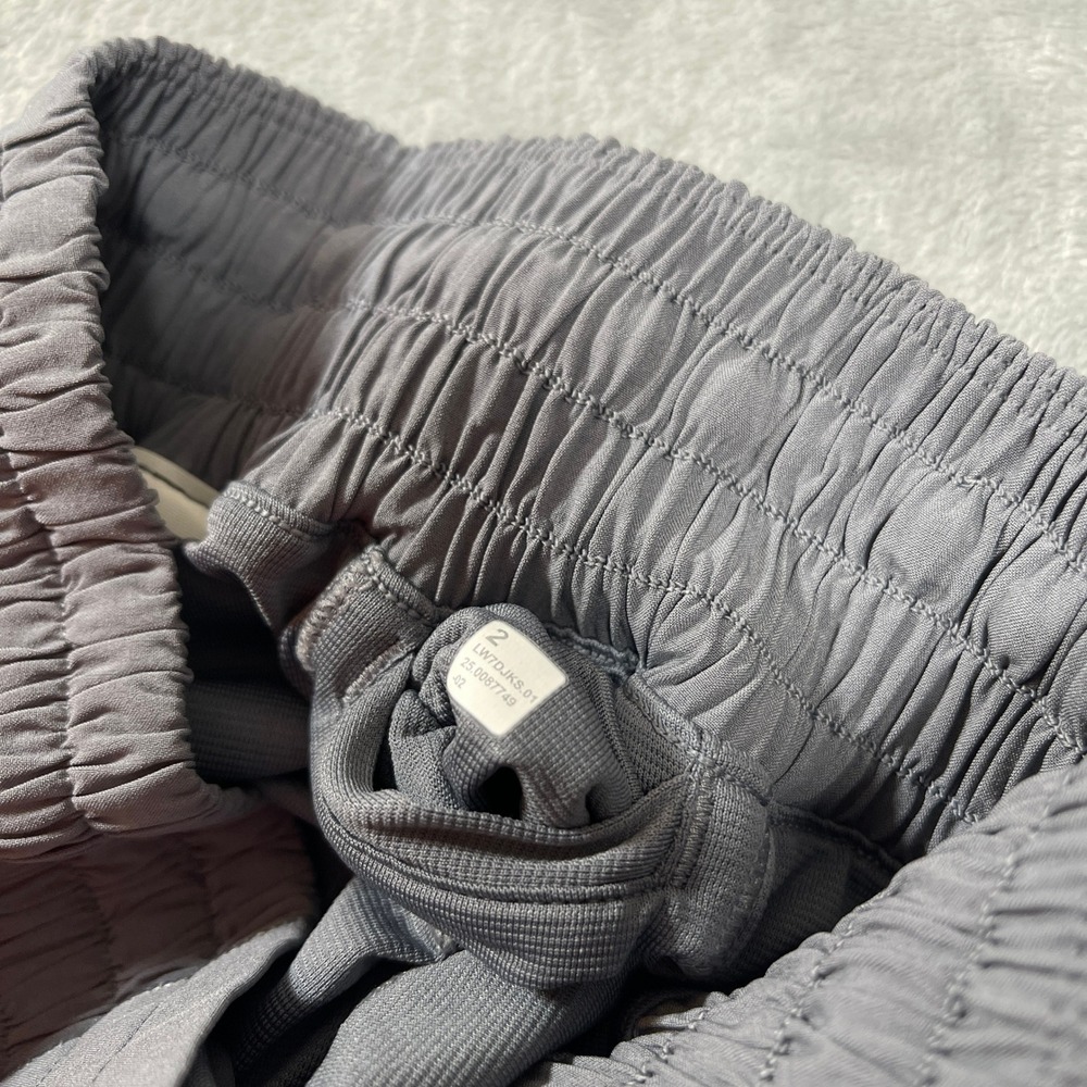 Lululemon Shorts Size 2 Track That High-Rise Lined 3" Grey Smocked Waistband - Picture 4 of 6